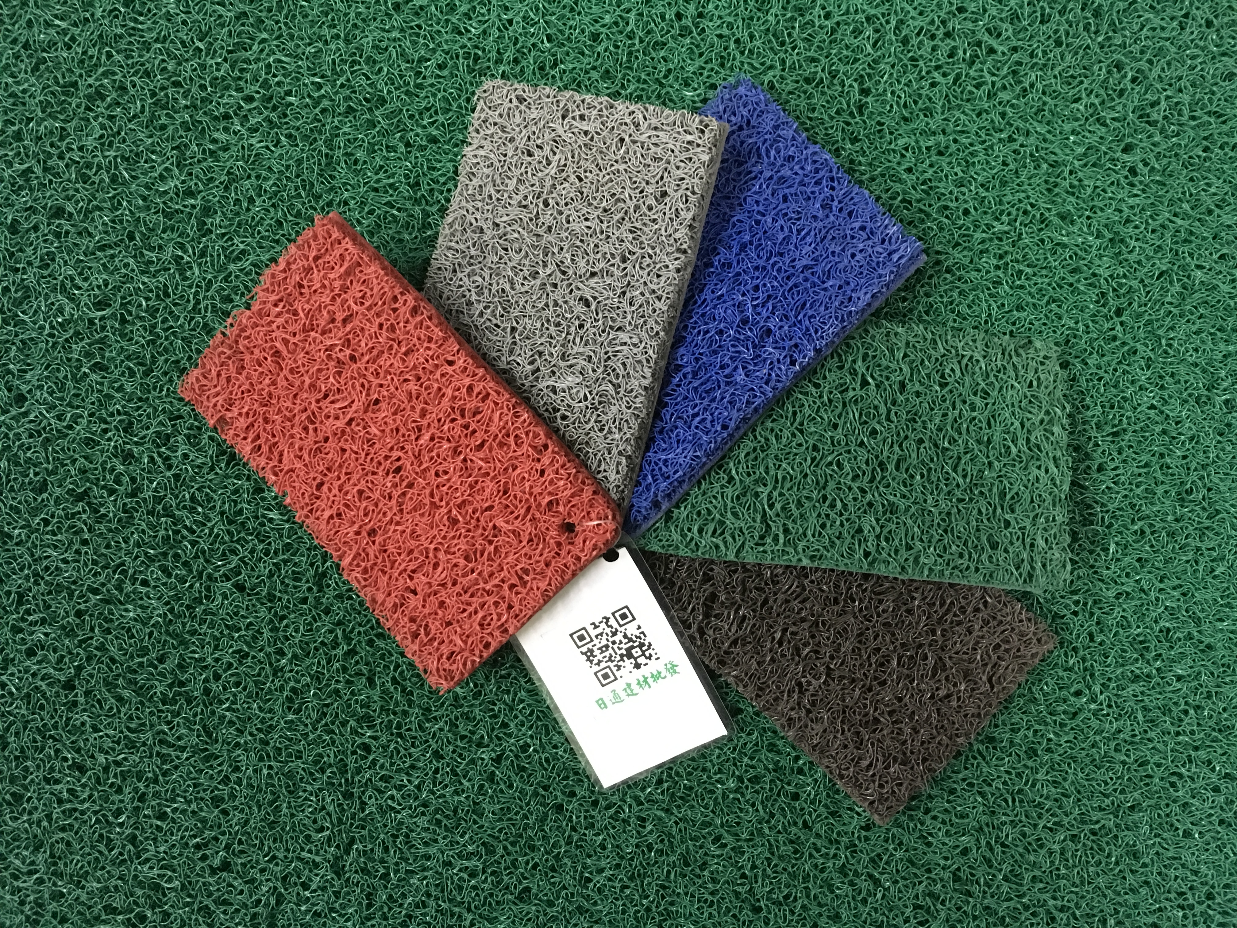 塑膠平面上大圓一粒粒地毯寬3尺x0,5公分x66尺(以尺計算)紅色 綠色 灰色(不能退換)